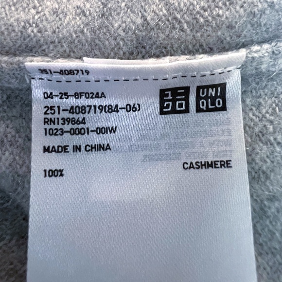 Uniqlo Women’s Light Gray 100% Cashmere Crew Neck Long Sleeve Sweater Size S GUC - Picture 5 of 7